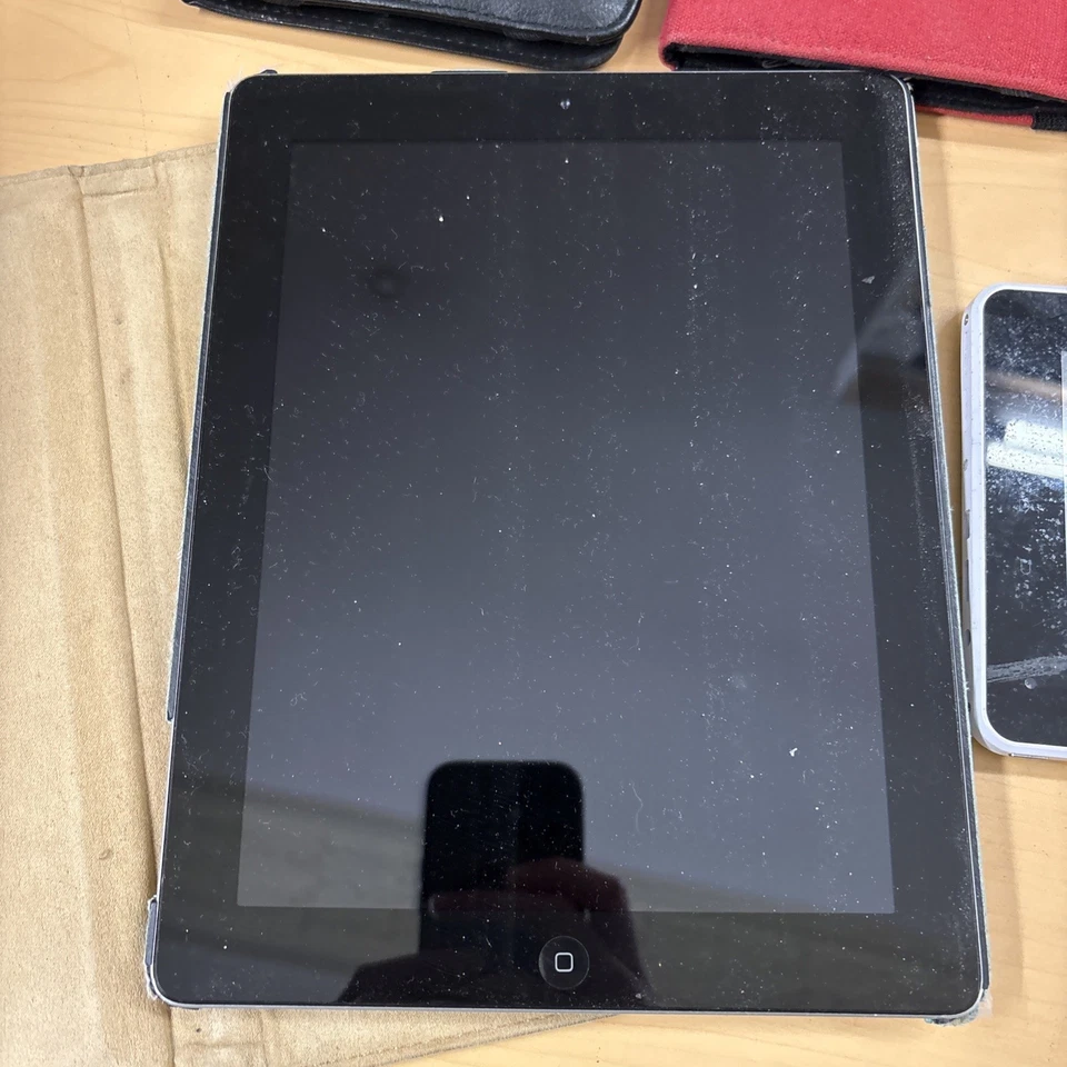 Joblot of Amazon Kindle Apple Tablets Sold As Seen Not tested - Image 2 of 4