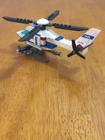 LEGO CITY 7741 POLICE HELICOPTER correct mini figure & accessories 100% Complete