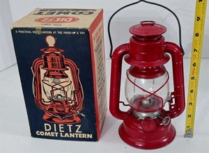 X-341 VINTAGE 1950/60'S DIETZ COMET LANTERN WITH ORIGINAL BOX 