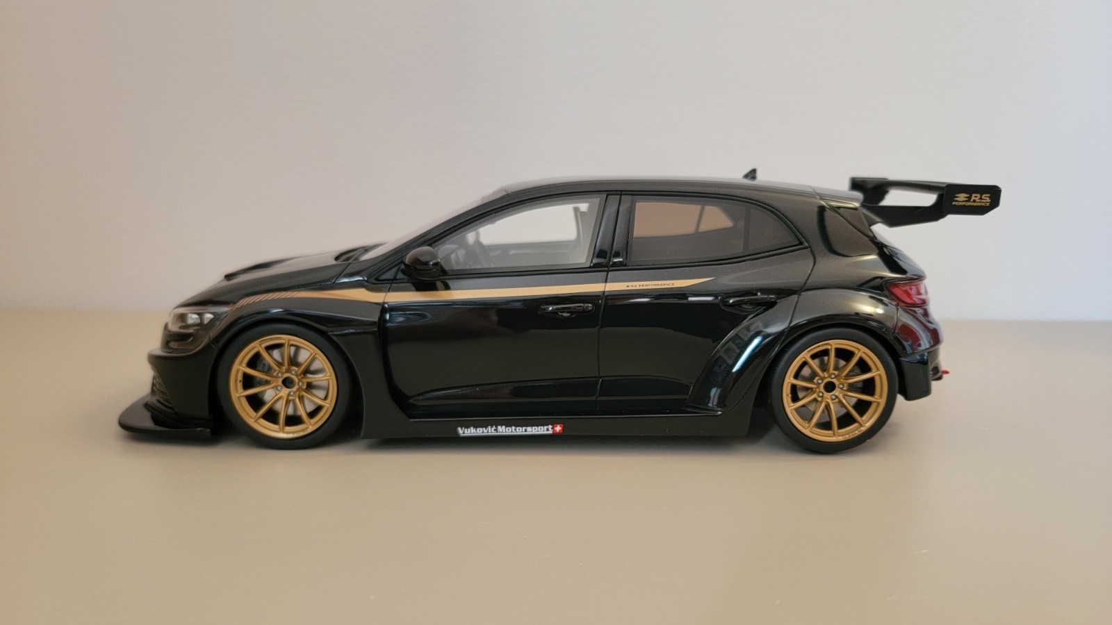 OttOmobile Renault Megane 4 RS TC4 miniature 1/18 en résine de collection OT936