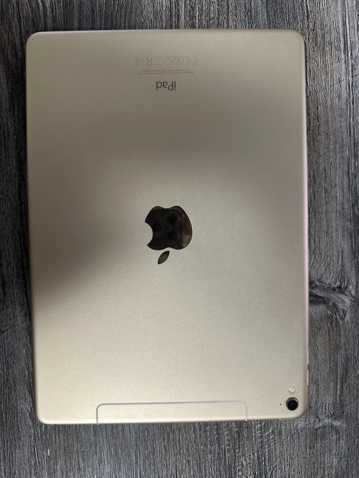 Apple iPad Pro 1st Gen. 256GB, Wi-Fi + 4G (Unlocked), 9.7 in - gold - Image 2 of 2