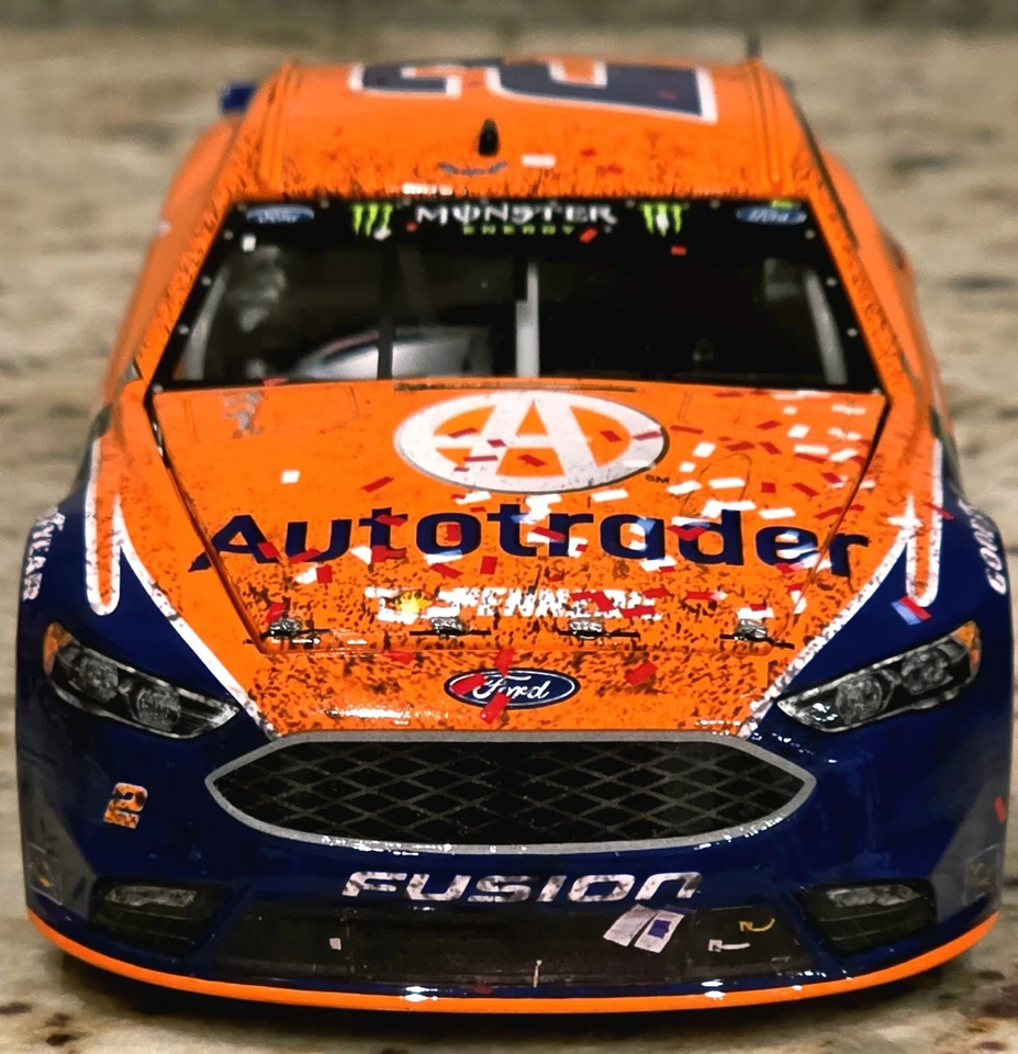 2017 #2 Brad Keselowski AutoTrader Atlanta Race Win 1:24 Diecast Action Platinum Foto 2 de 4