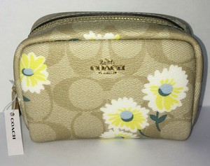 coach makeup case