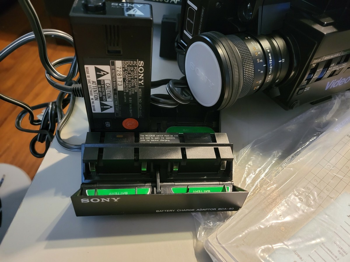 ゆ*と様 SONY　CCD＋V8カメラ Sony CCD-V8AF 8mm Video 8 Camera Recorder W/ Hard Case