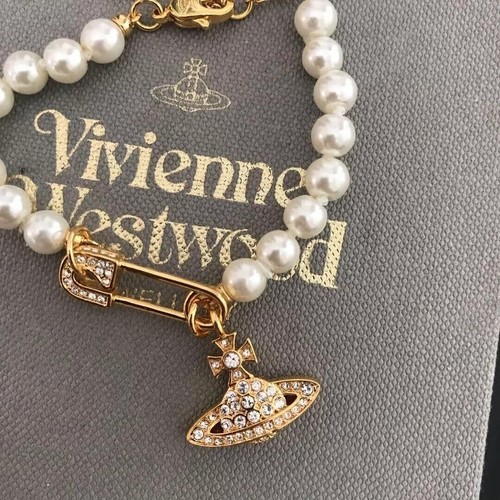 Vivienne Westwood White Pearl Safety Pin Clip Charm Gold Bracelet - Picture 4 of 4