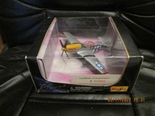 Pair of (2) MAISTO Special Edition Flyer 1:72  P-51D Mustang + P-40B Tiger Shark