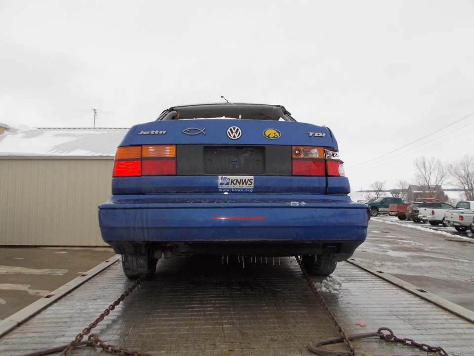 Used Manual Transmission Assembly fits: 1998 Volkswagen Jetta MT 1.9L turbo dies Foto 2 de 4