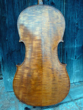 Violoncello molto antico - Very old violoncello!