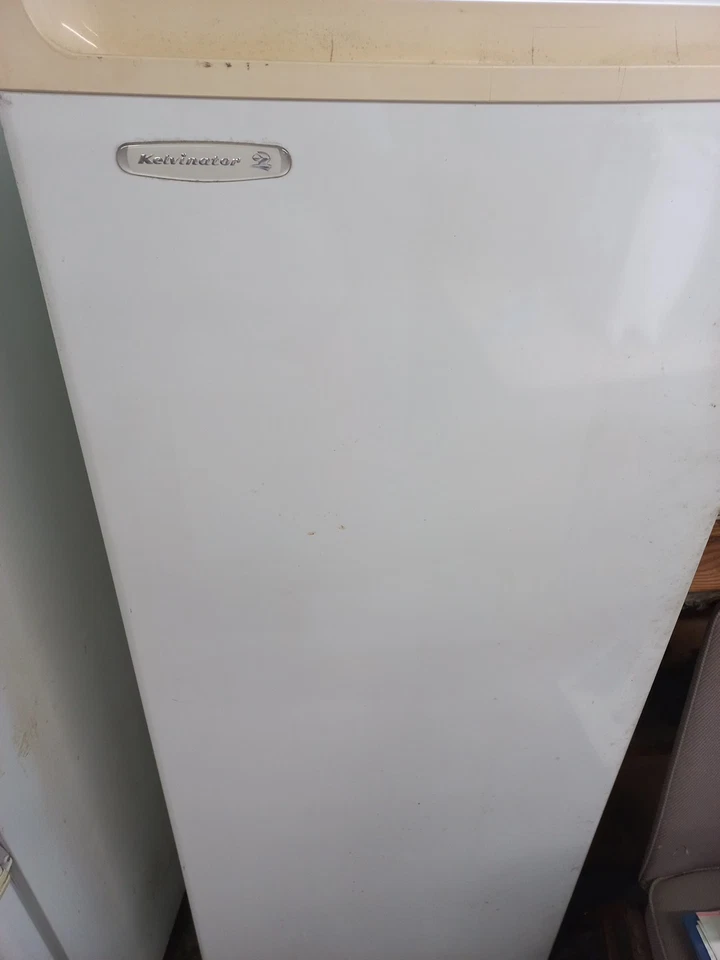 freezer upright - image 2 of 4