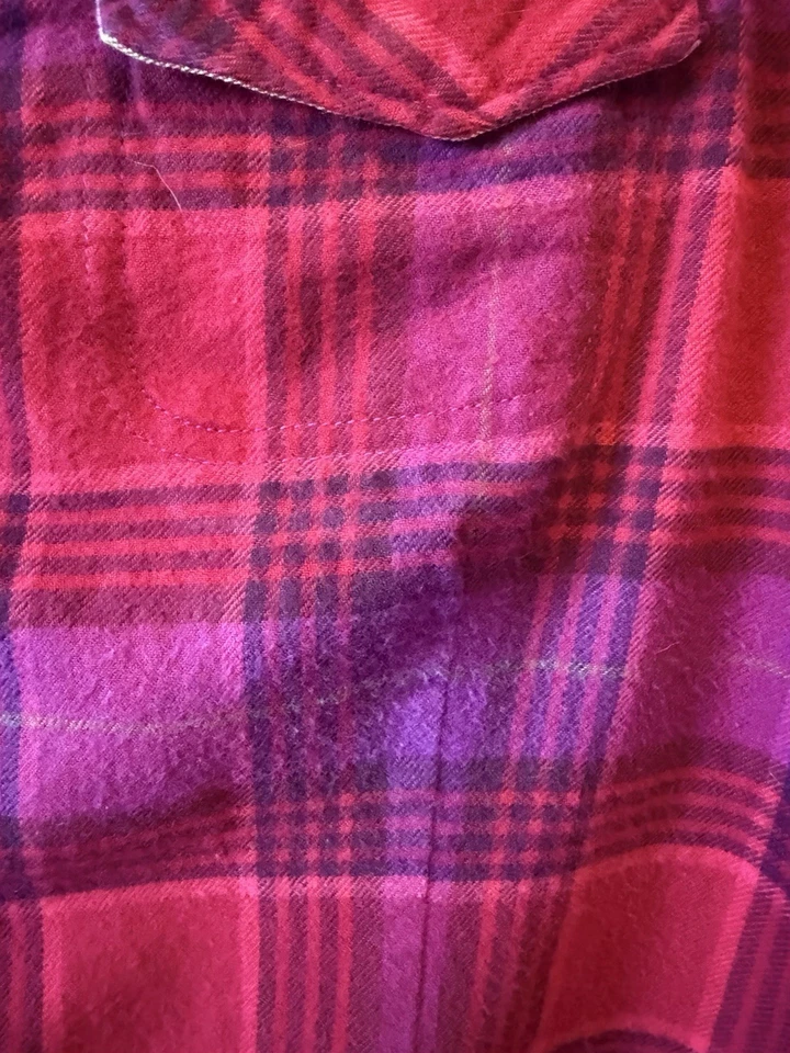 Columbia Mujer Franela Manga Larga con Bolsillo, Rojo Púrpura Cuadros Grande Foto 3 de 4