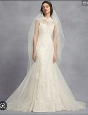 White by Vera Wang Appliqued Chantilly Lace Wedding Dress Size 4