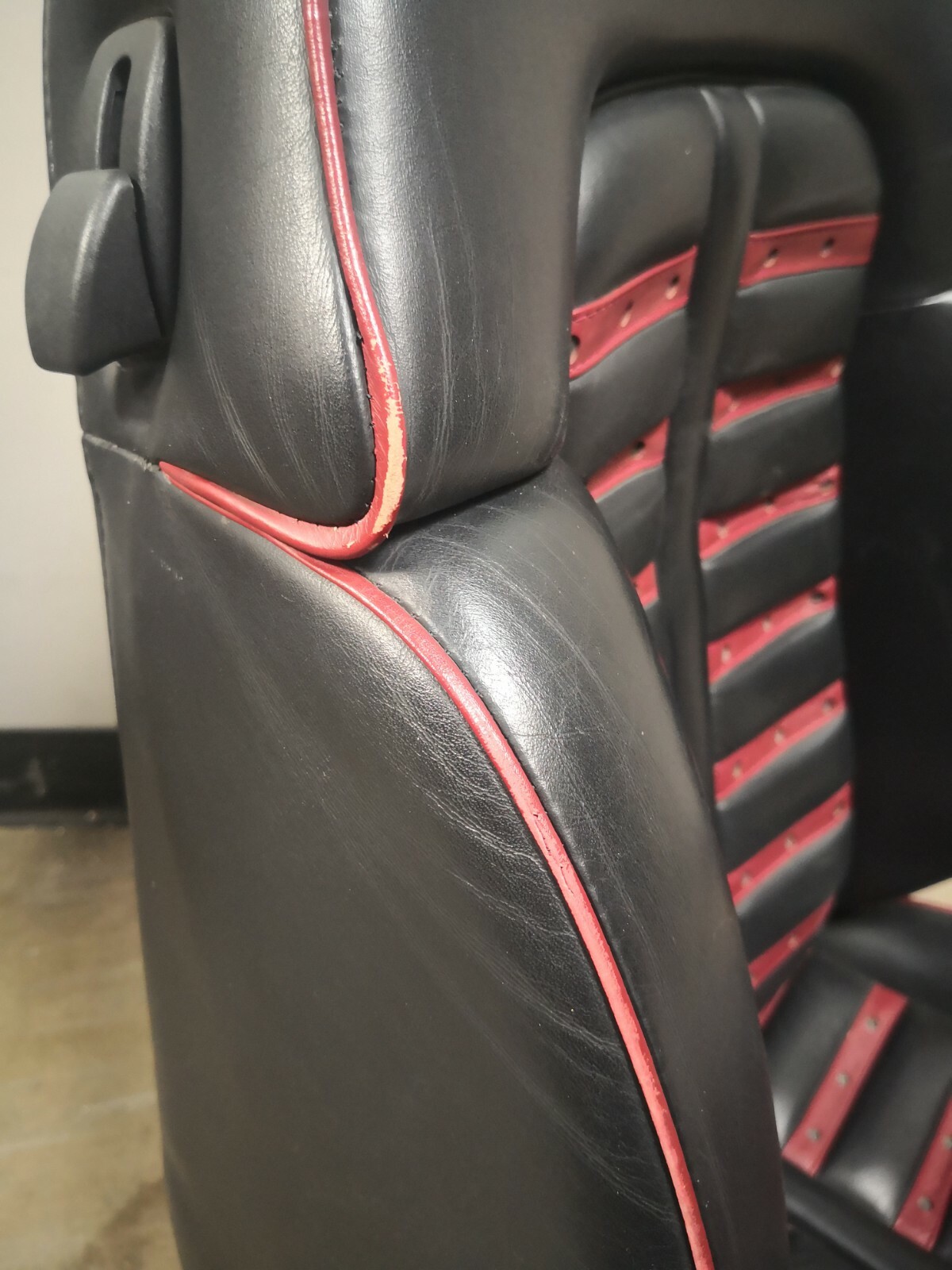 Ferrari 360 RH, Right Front Seat, Daytona, Power, Black/Red Stitching, Used