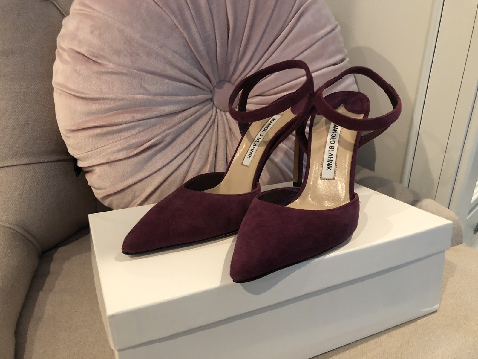 Manolo Blahnik Minis Ankle Strap Pump Purple Suede Size 36.5 Sandal Elegant New