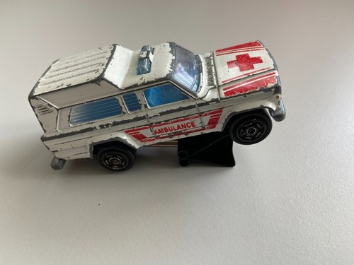 MAJORETTE Ambulanza n.269 Jeep Wagoneer Ambulance Scala 1:64 Made in France - Foto 8 di 11