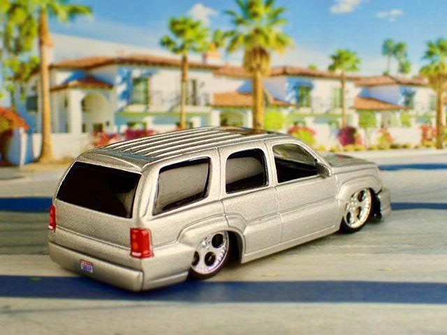 SLAMMED 2002– 2006 Cadillac Escalade Luxury SUV 1/64 Scale