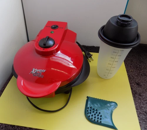 Xpress Cooker Redi Set Go Non Stick Electric Grill + Tupperware Quick Shake