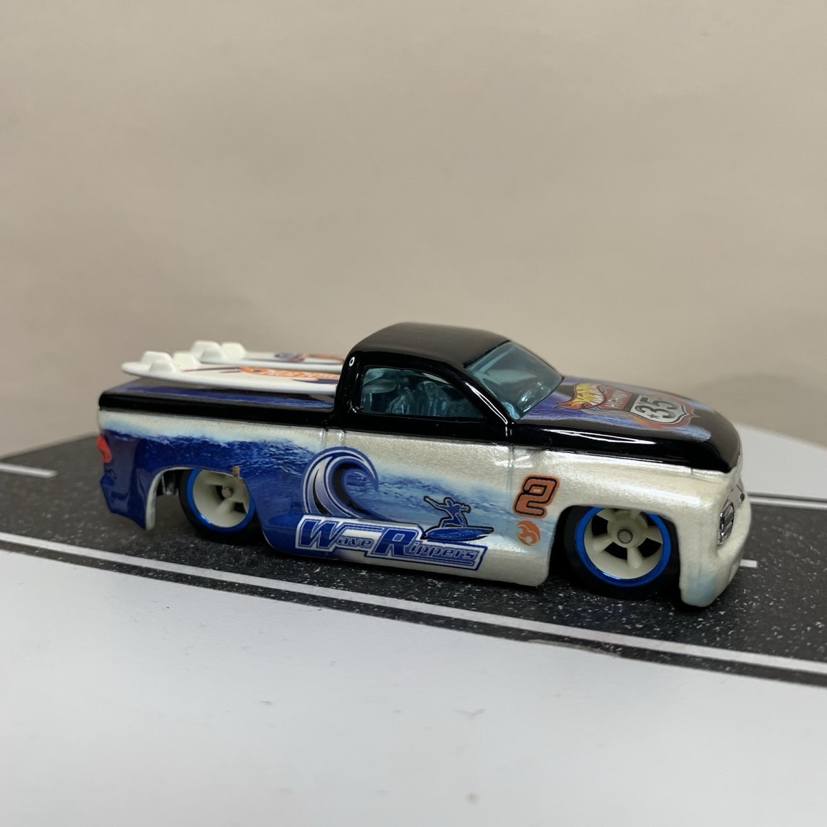 2003 Hot Wheels Highway 35 World Race Wave Rippers Switchback #2 w