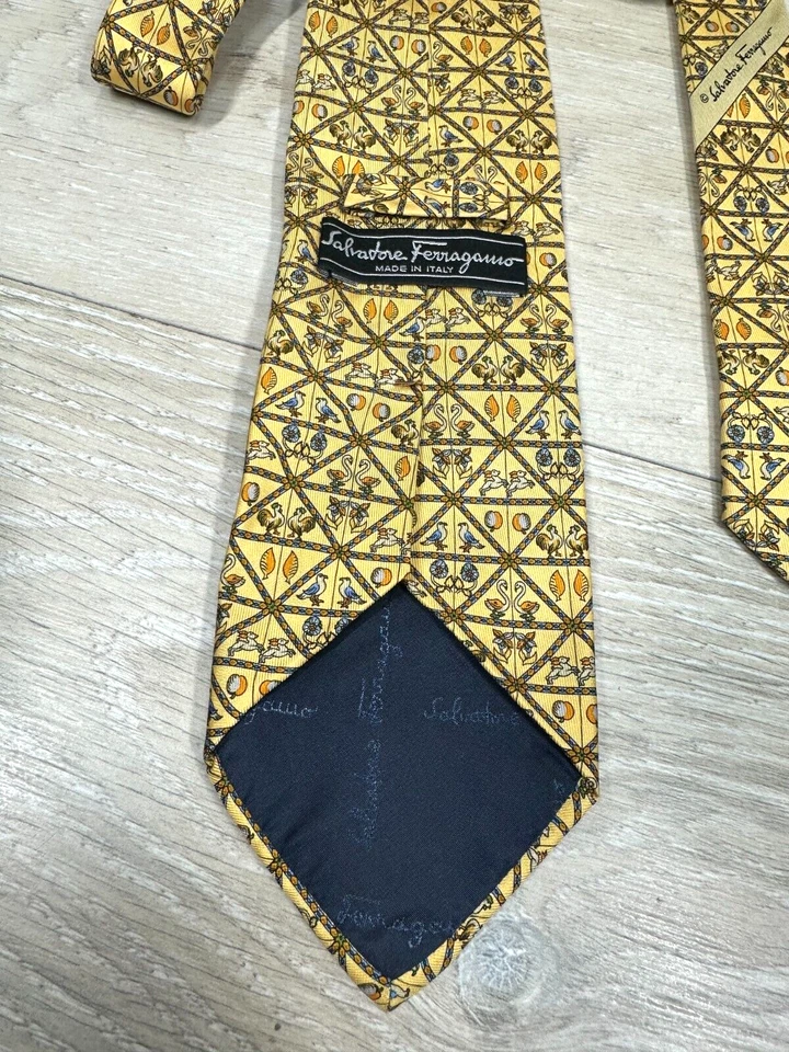 Salvatore Ferragamo Hombres Corbata Gallo Halcón Gansos Floral en Oro Hecho en Italia 60" Foto 2 de 4