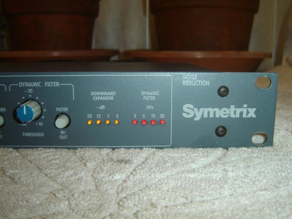 Symetrix 511A Noise Reduction, Downward Expander, Dynamic Filter, Vintage Rack - Image 2 of 4