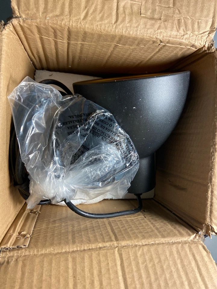 Maxim 11020BKGLD Cora 7" Mini Colgante con Pantalla de Cúpula de Metal - Negro/Dorado Foto 2 de 2