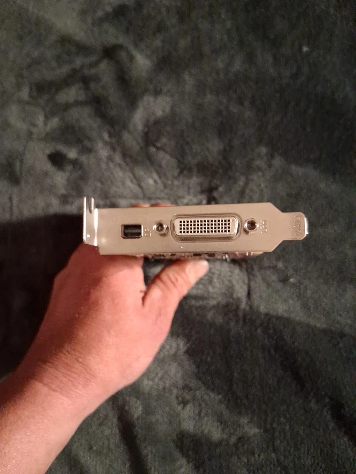 Used Red Vision Tek 6350 1gb Dms Pcie Graphics Card Model Pn 6350dms1gpc - Image 3 of 3