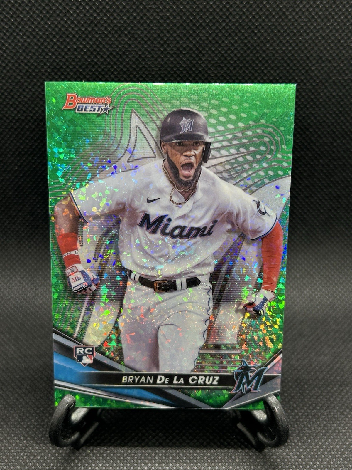 2022 Bowman's Best  Bryan De La Cruz #8 Green Refractor 30/99 (RC) Miami Marlins