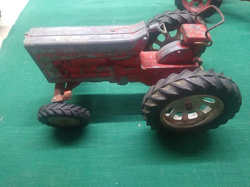 IH International Lot Of 5 1:16 Farm Tractors & Wagon For PARTS and Restoration - Picture 13 of 19