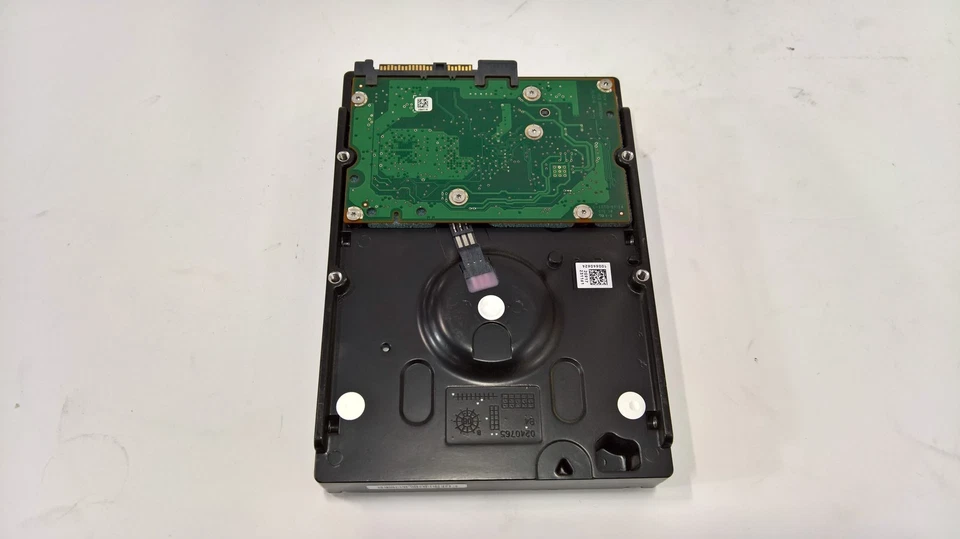 Lot of 2 Seagate EMC ST32000444SS 2 TB SAS 2 3.5 in Enterprise Hard Drive - Image 2 of 3