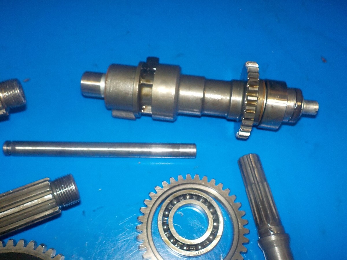 KAWASAKI ZX 10 1986 (MONTH 06) TRANSMISSION GEARS/ SHAFTS ECT
