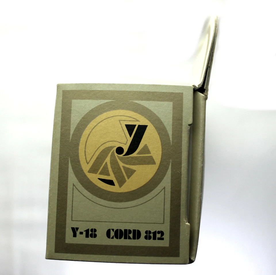 MATCHBOX MODELOS DE ANTAÑO, 1937 Cord 812 Y9 Rojo/Blanco. Foto 4 de 4