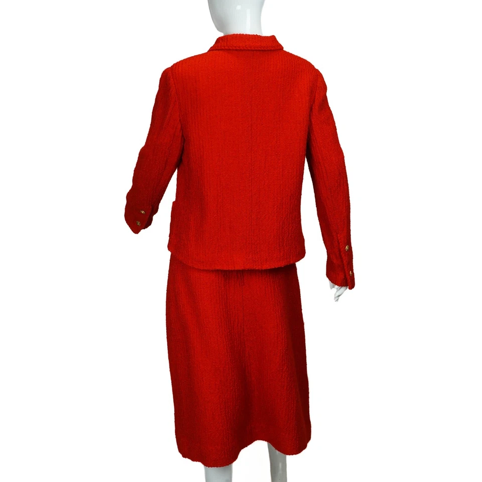 Traje chaqueta tweed rojo vintage Chanel Boutique 1978-1985 Foto 2 de 4