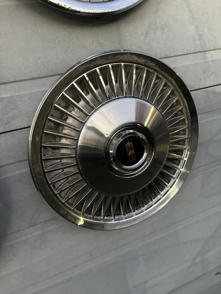 Oldsmobile Cutlass 442 88 98 F85 1966 ”Juego de 4 tapacubos diecast raros 14” OEM Foto 4 de 4