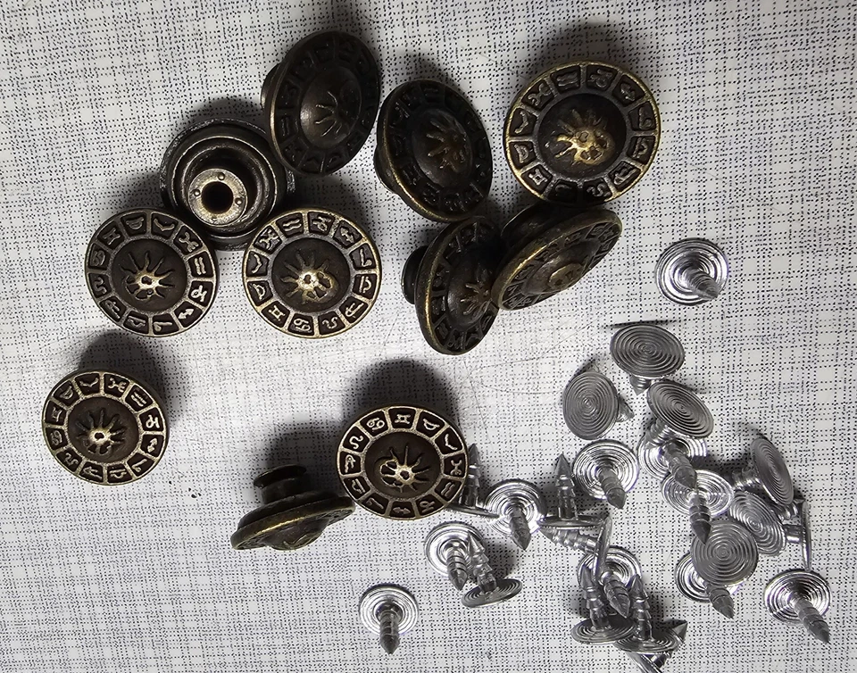 Vintage Jeansknöpfe 17mm – Antikgold – Sonne & Symbolkreis – 12 Stück mit Nägeln - Bild 2 von 2