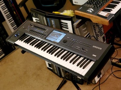 MUST SEE!!! KORG KRONOS 61 FULLY INSPECTED/SERVICED AND IN AMAZING CONDITION!