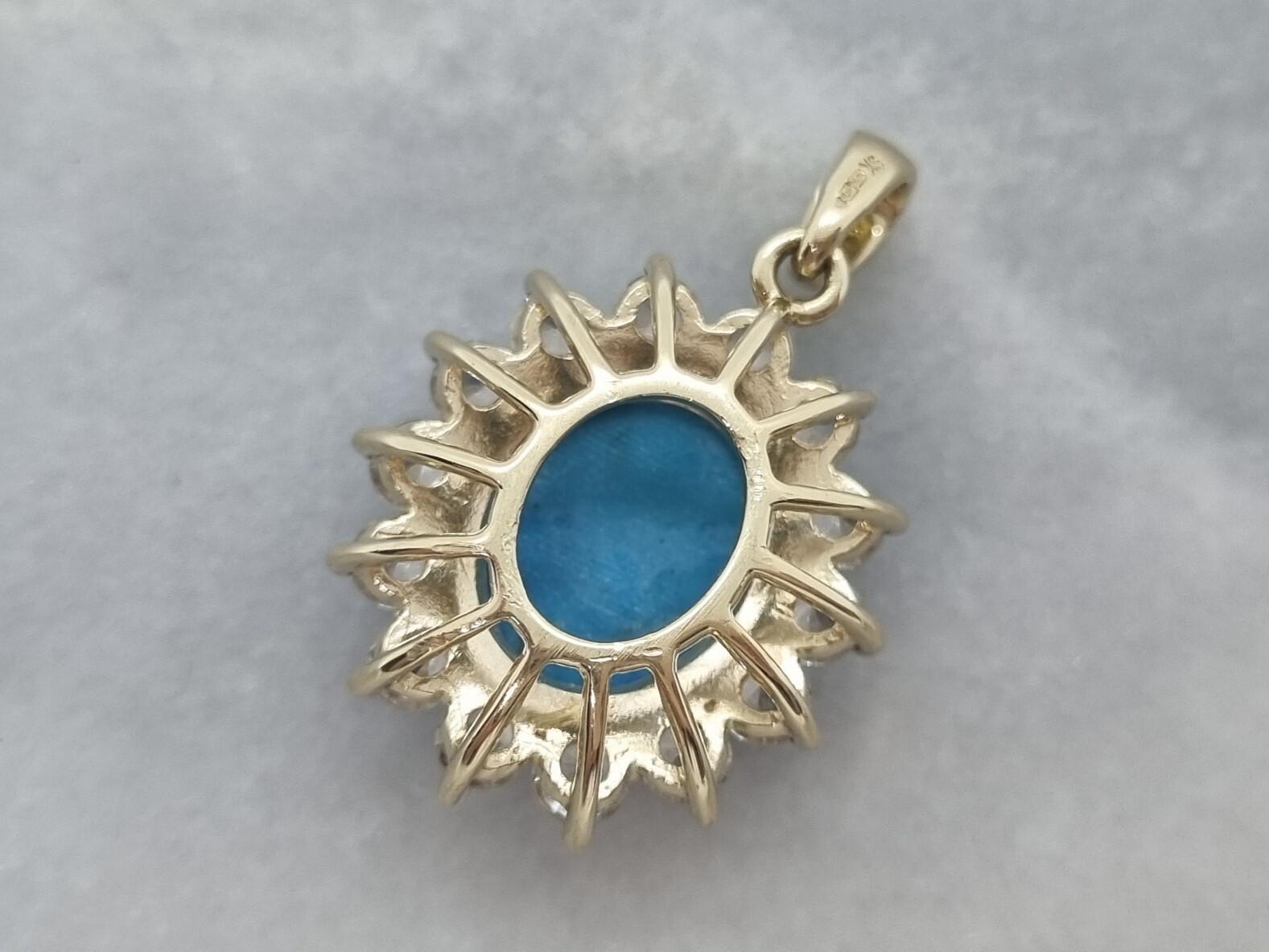 Solid 9ct Yellow Gold Statement Cluster Pendant T… - image 4