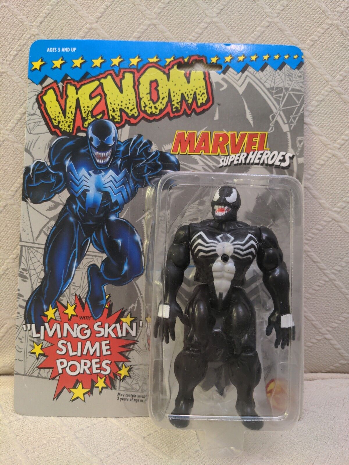 ToyBiz Marvel Super Heroes 1991 Action Figure Venom With Living 