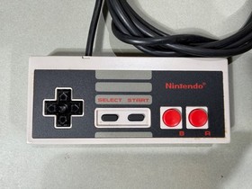 Vintage 1985 Nintendo NES-001 Video Game Console w/ Zapper + Max Controllers etc