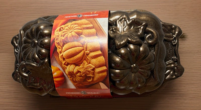 New Nordic Ware Fall Pumpkin Loaf Pan 6 Cups Heavy Cast Aluminum
