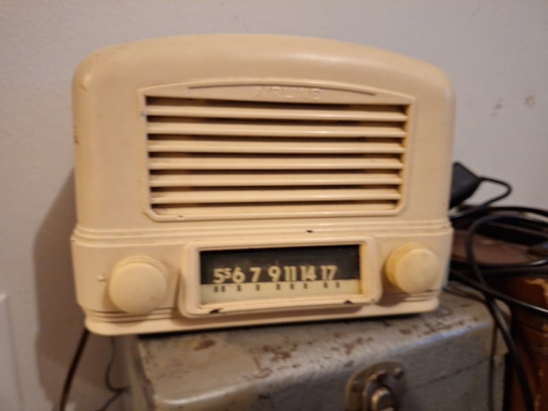 Antique Wards Airline 74BR-1502B white Bakelite Tube radio, Parts/Restoration 