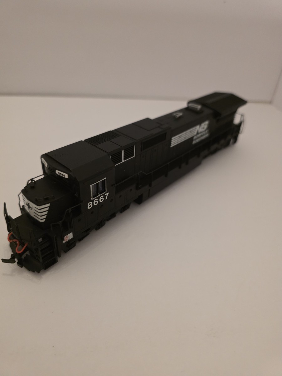 Bachmann Spectrum HO Scale GE Dash 8-40C – Norfolk Southern #8667