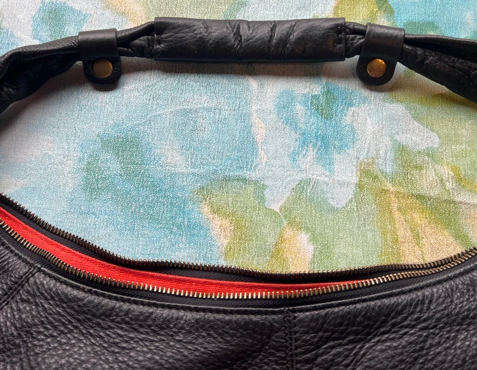 Cartera retro vintage Hype con guijarros negros remaches de latón flecos Y2K como nueva Foto 4 de 4