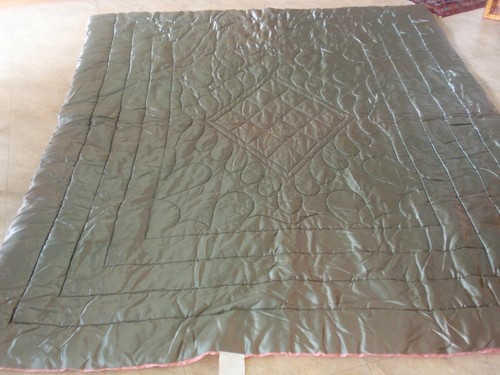 Vintage Satin Comforter 66 x 76 - Picture 8 of 11