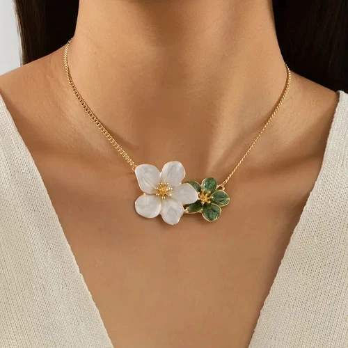 Women's Fashion Pendant Necklace, Green & White Floral Shape Jewelry
