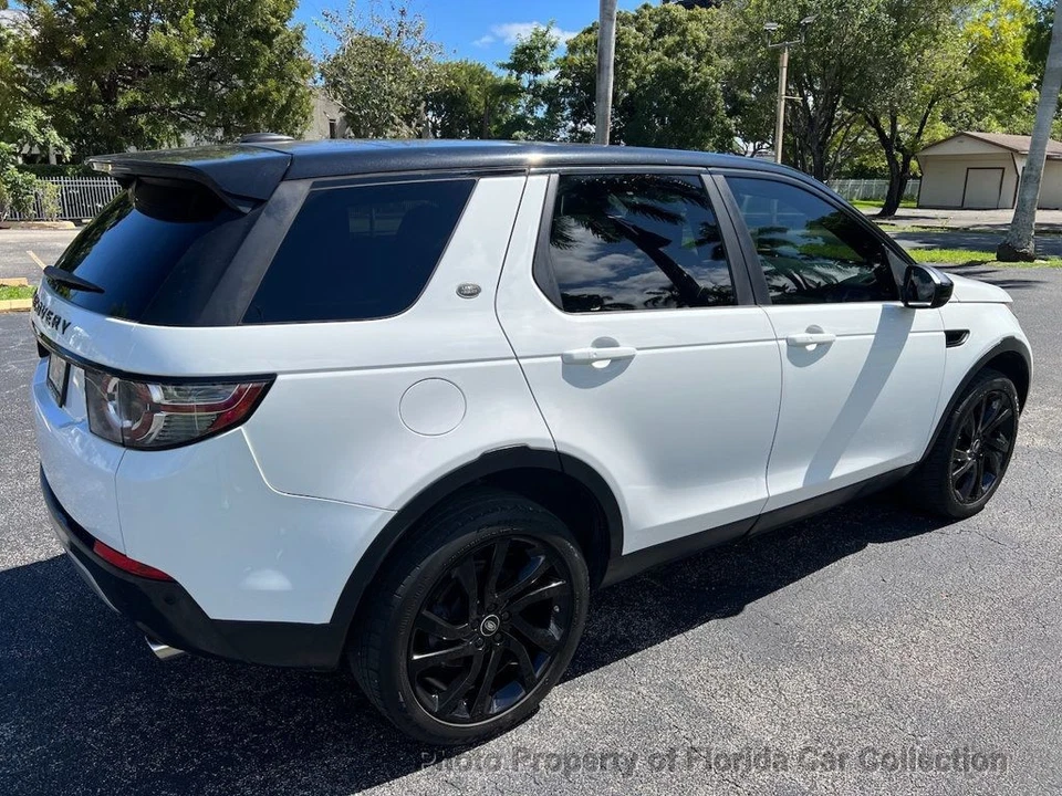 Land Rover Discovery Sport HSE LUX 2015 AWD diseño negro tercera fila Foto 4 de 4