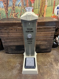 VINTAGE C. 1940 AMERICAN MFG COIN OPERATED PENNY SCALE CIRCUS FORTUNE TELLER