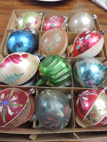 12 VINTAGE MERCURY GLASS CHRISTMAS ORNAMENTS~TEAR DROPS~HAND PAINTED !
