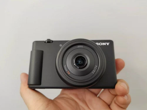 Sony ZV-1F 20.1MP 4K f/2 Vlogging Digital Camera - Black & Battery - Picture 1 of 15