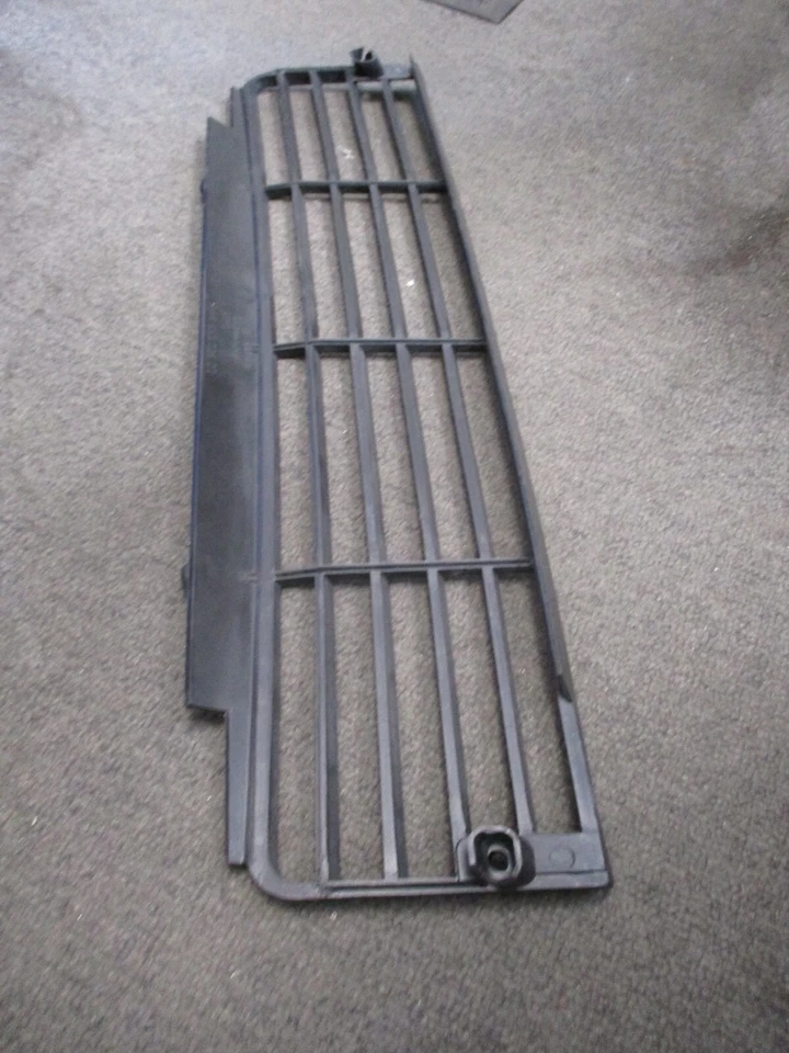 Porsche 924-S y 944 19851/2-1991 parrilla inferior delantera original de fábrica negra usada Foto 4 de 4