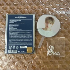 TXT ACT:TOMORROW Huening Kai Mini Picket Keyring