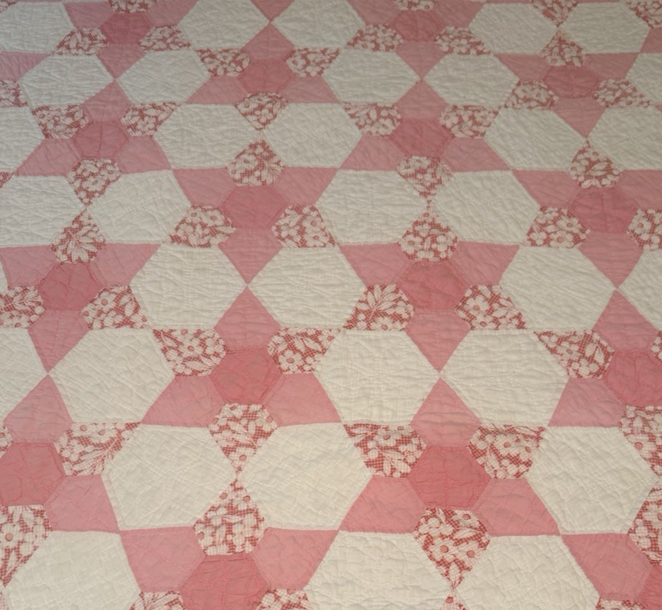 DELIGHTFUL Antique/Vintage Hand Stitched Star Quilt Pink & White